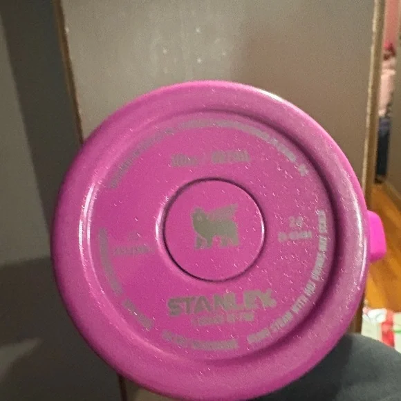 Stanley Hot Pink Travel Mug with Handle and Clear Lid - Picture 4 of 6